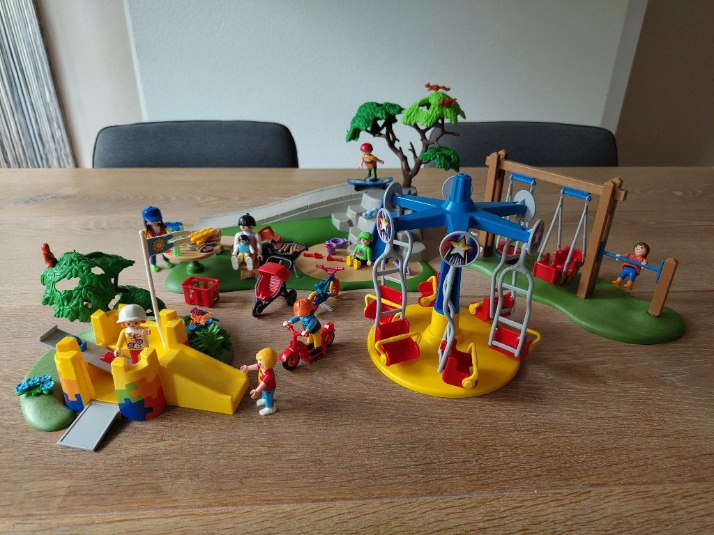 Playmobil Grote speeltuin - 5024 COMPLEET, Complete set, Ophalen of Verzenden, Zo goed als nieuw, City life