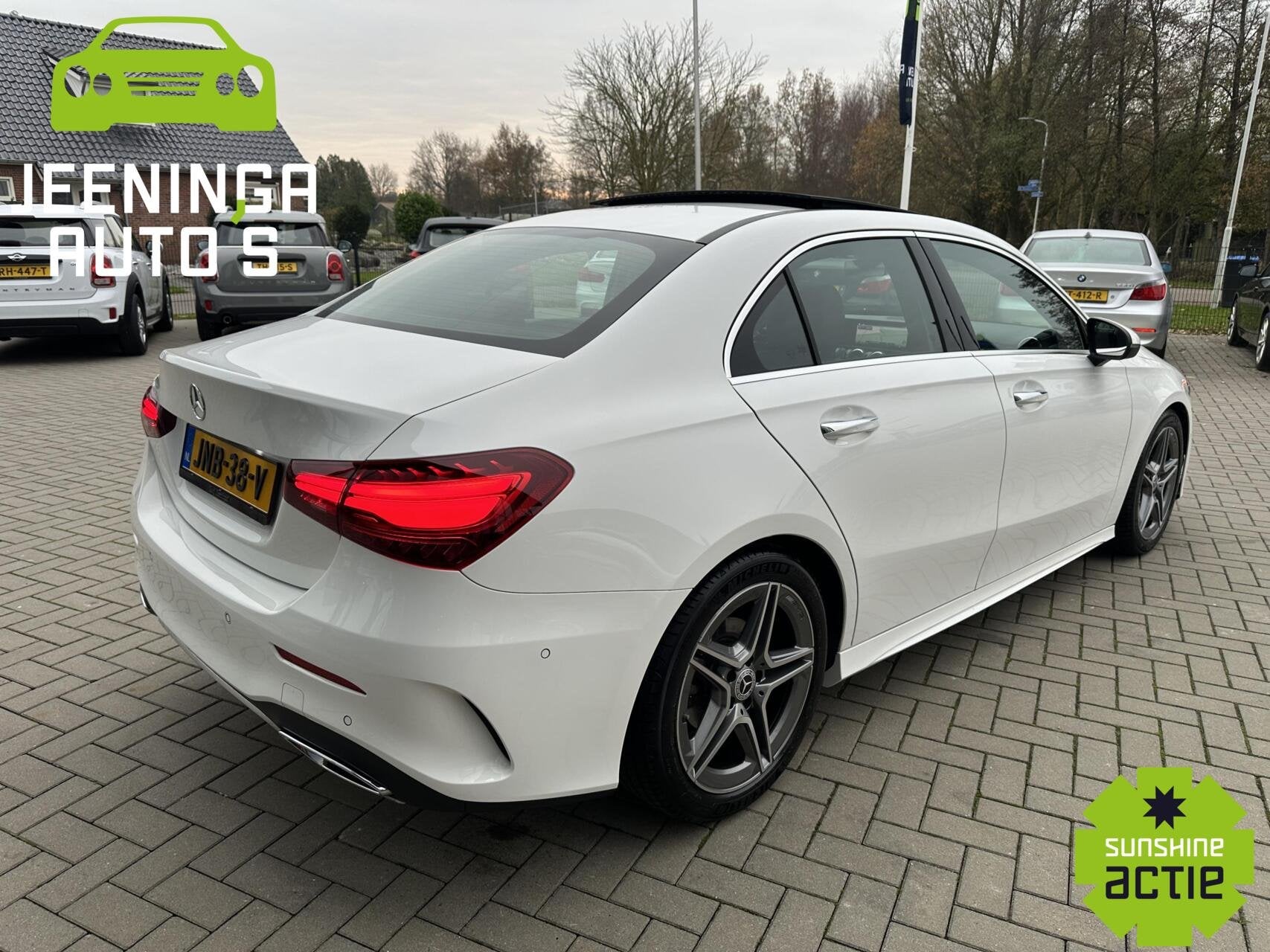 Mercedes A-klasse 180 AMG Line|Distronic|Pano|18"AMG-wielen|, Auto's, Gebruikt, 11 pk, Wit, Bedrijf
