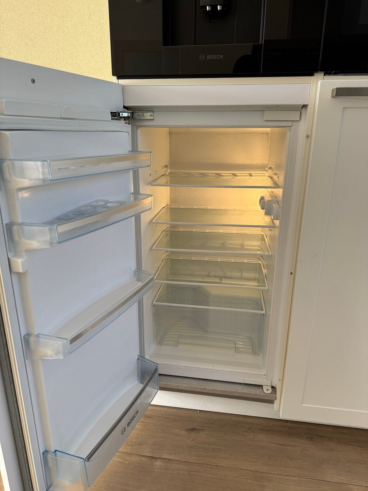 Foto 7 van Moderne witte keuken met Bosch apparatuur