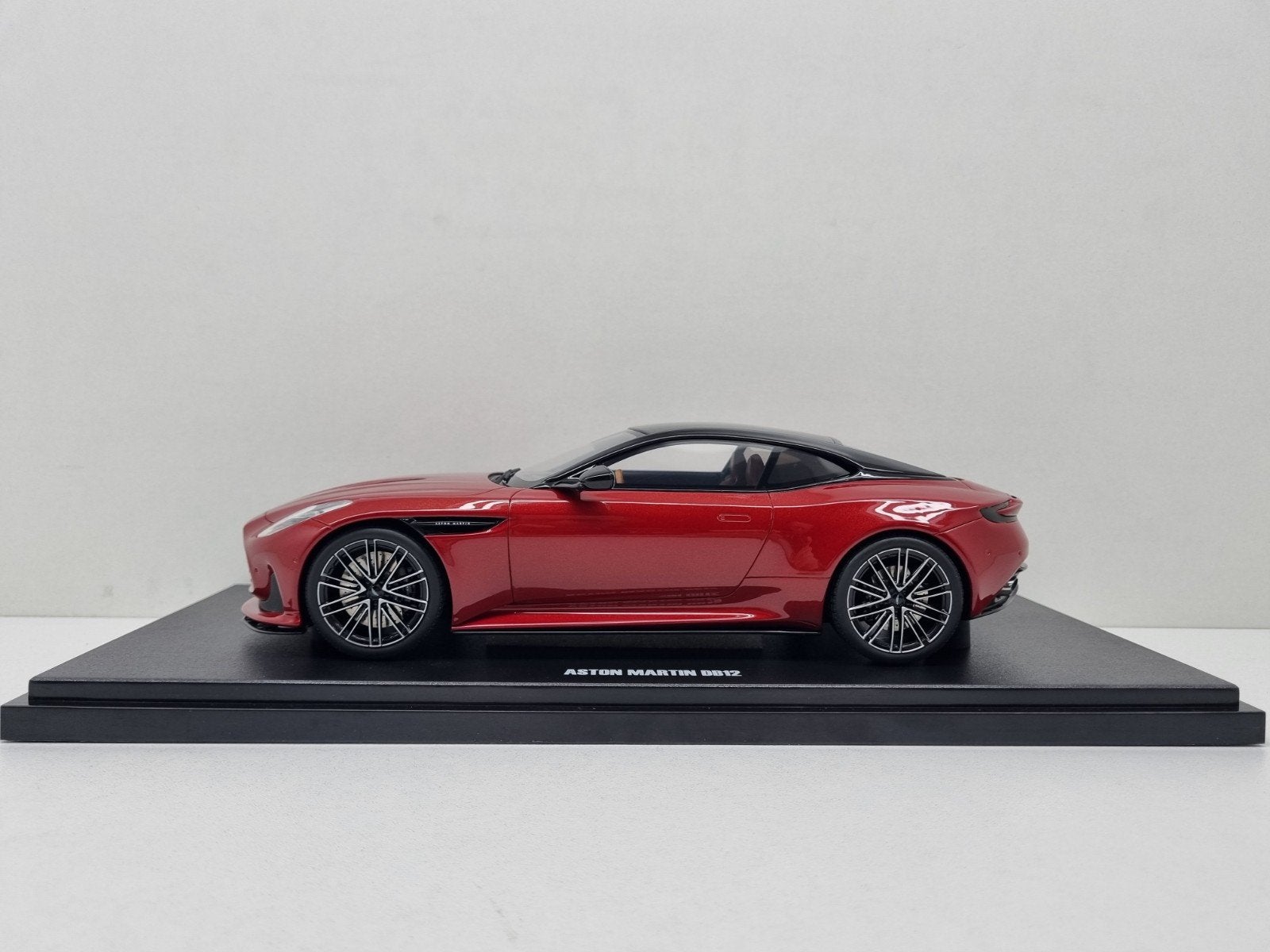 Gt Spirit Aston Martin DB12 1/999 1:18
Nieuw, Hobby en Vrije tijd, Modelauto's | 1:18, Ophalen of Verzenden, Nieuw, Auto