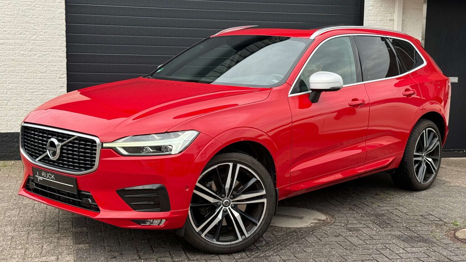 Volvo XC60 2.0 T6 AWD R-Design ACC | 360 | Pano | HUD | H&K, Gebruikt, 4 cilinders, 1969 cc, XC60