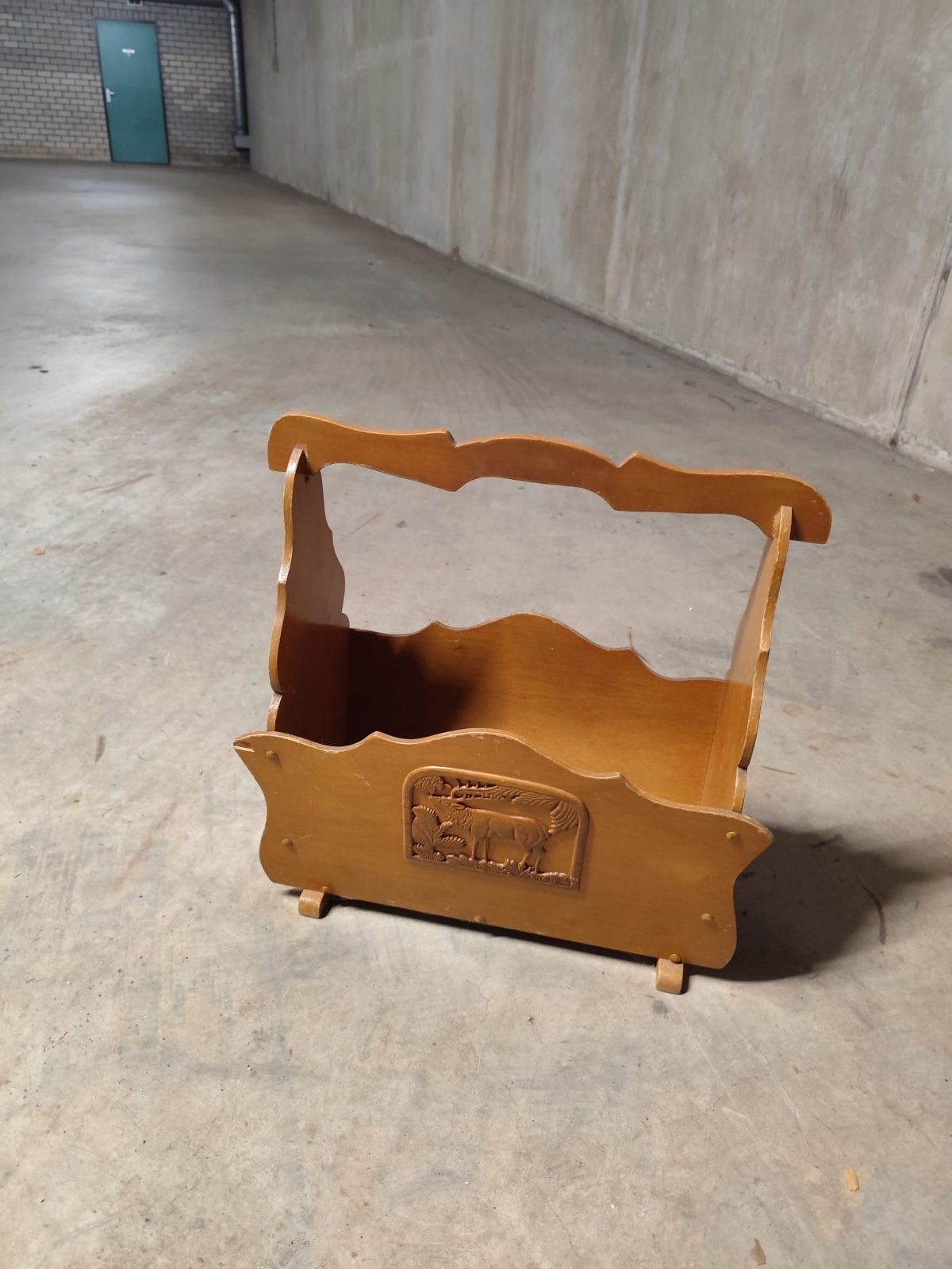 Vintage Houten Krantenbak met Uniek Snijwerk, Gebruikt, Ophalen of Verzenden, Klassiek, Hout