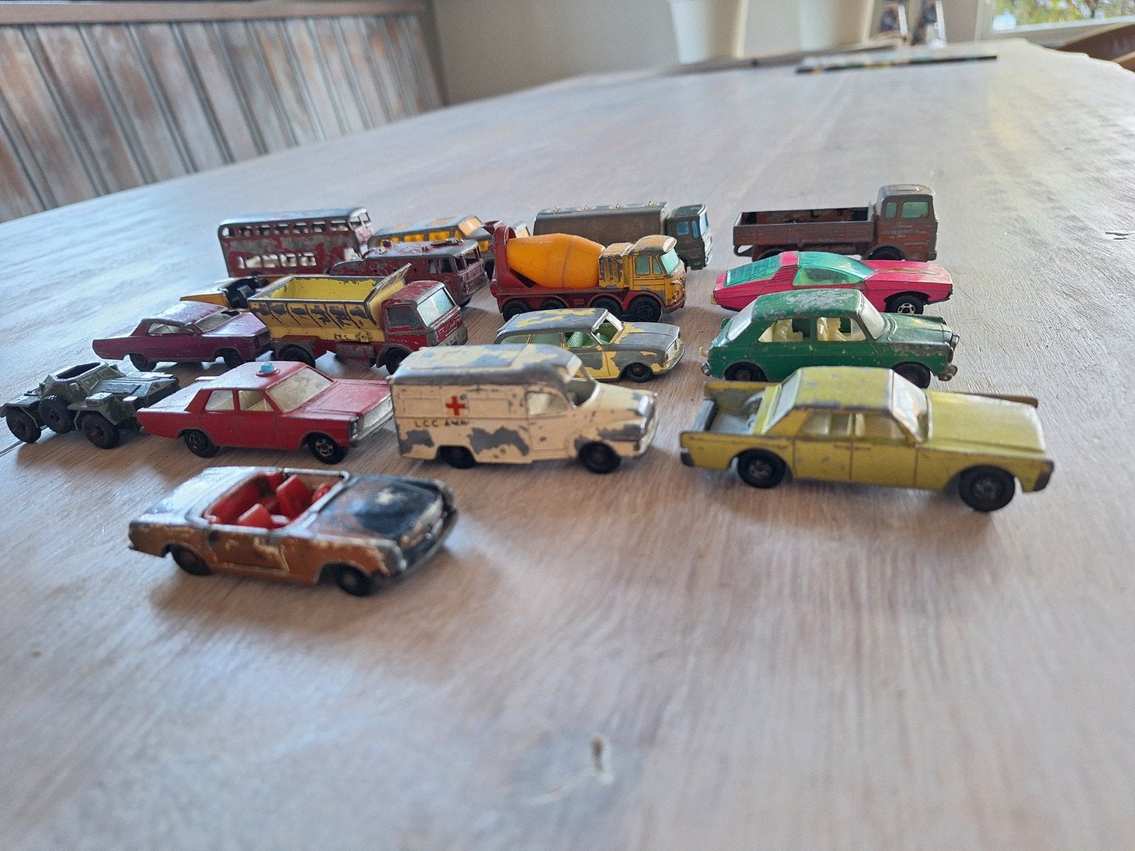 17 Vintage Matchbox Miniaturen: Auto's, Bus, Vrachtwagens, Ophalen of Verzenden, Gebruikt, Auto