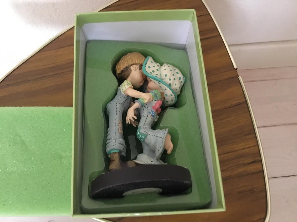 Sarah Kay. De eerste kus.  Nieuw in doos. Limited edition, Ophalen of Verzenden, Nieuw