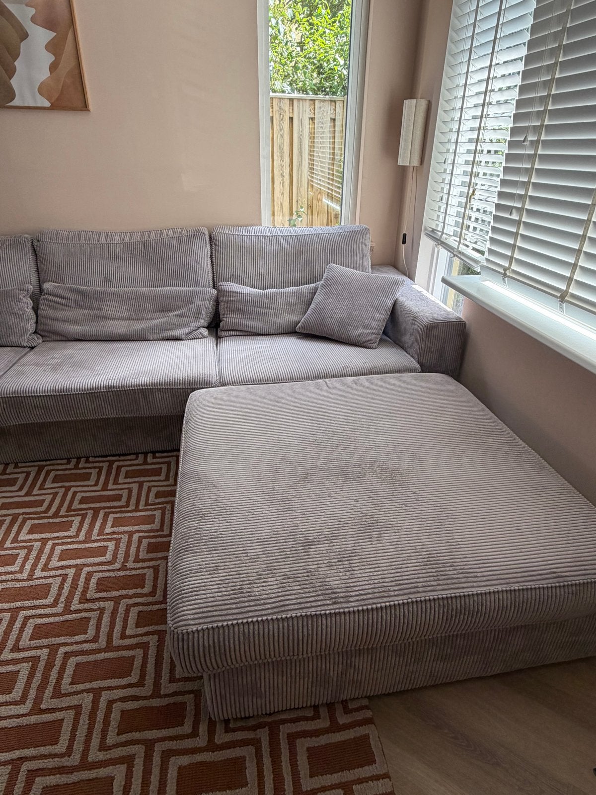 Grijze ribstof bank + hocker van Seats en Sofa, Ophalen, Gebruikt, 100 tot 125 cm, Hoekbank