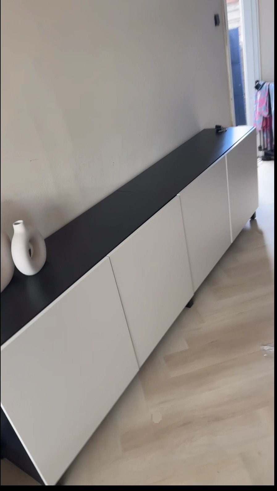 IKEA Besta Dressoir - Zwart/beige, 240 cm breed, Huis en Inrichting, Kasten | Dressoirs, Ophalen, Overige materialen, Zo goed als nieuw