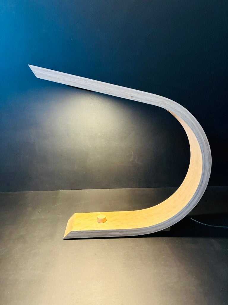 Foto 7 van Handgemaakte designlamp van gebogen hout
