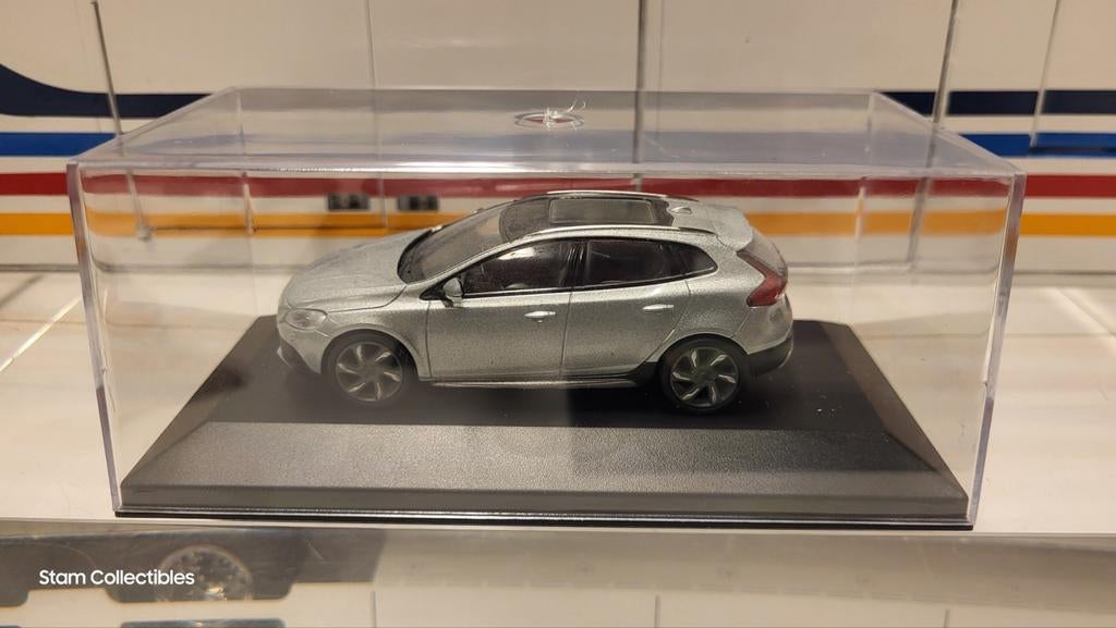 Motorart Volvo V40 Cross Country Electric Silver - 2017, Hobby en Vrije tijd, Modelauto's | 1:43, Overige merken, Gebruikt, Auto
