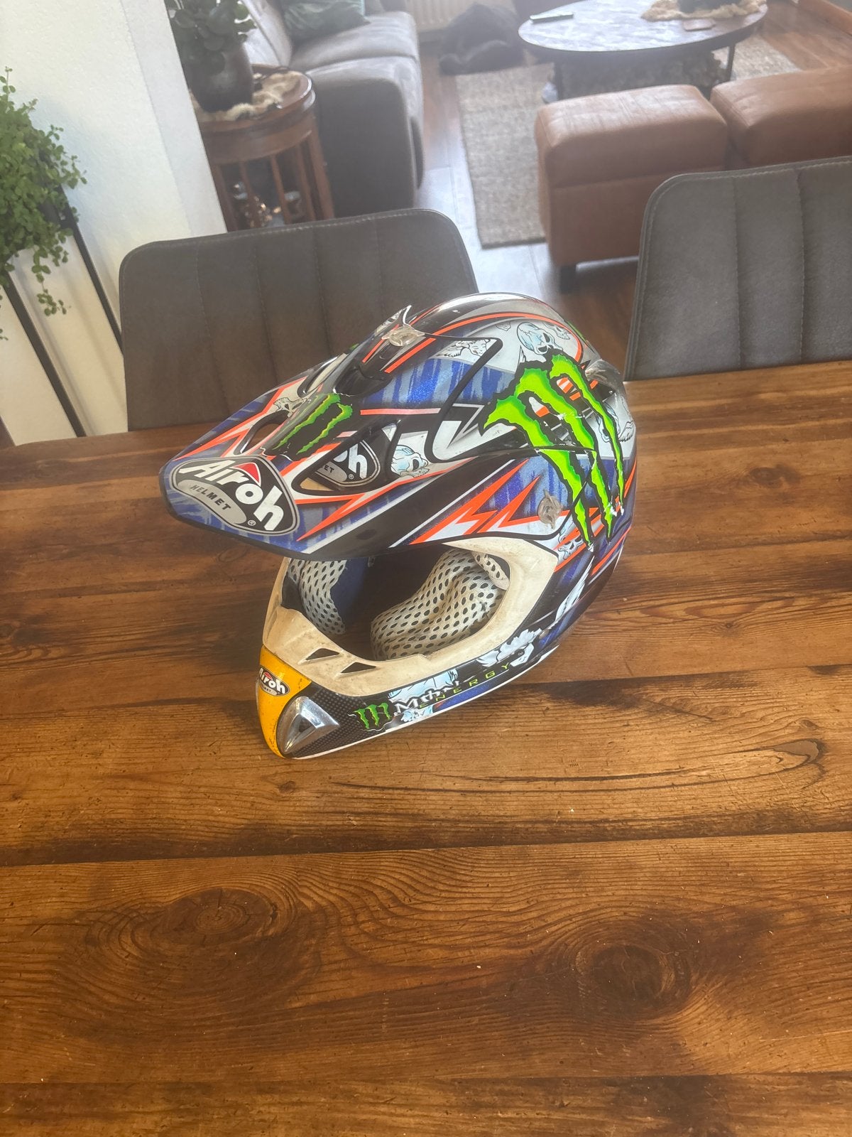 Gebruikte Airoh Offroadhelm - Monster Energy Design, Motoren, Tweedehands, Ophalen, Overige merken, Heren
