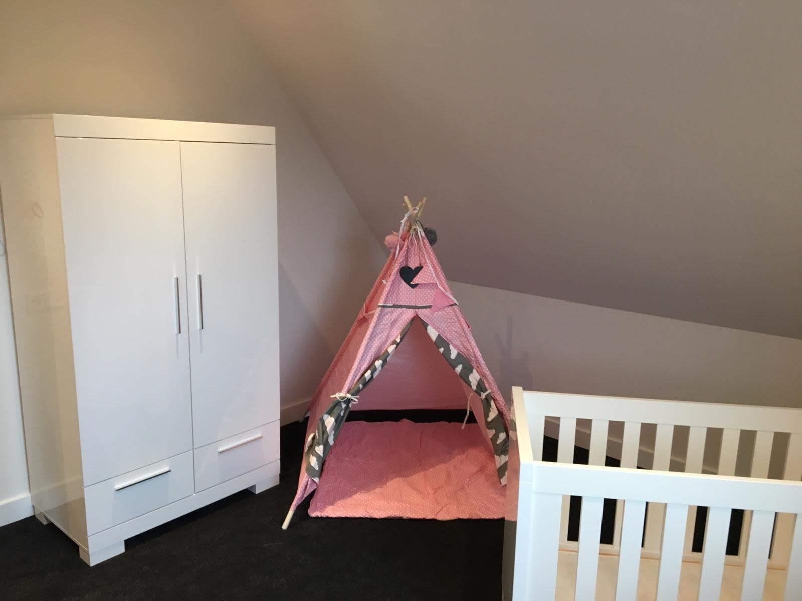 Complete(tweeling)babykamer:commode, ledikant en kledingkast, Kinderen en Baby's, Ophalen, Zo goed als nieuw, Jongetje of Meisje