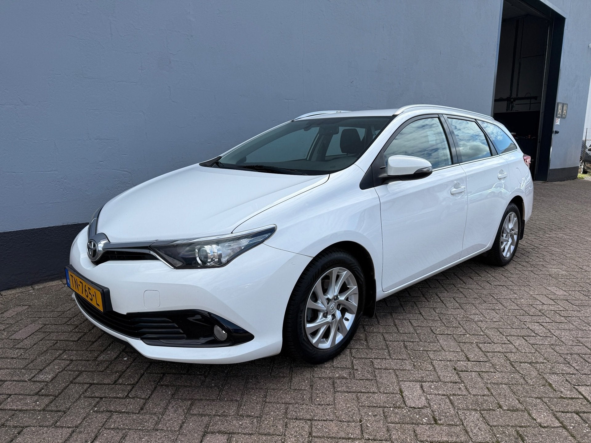Toyota Auris Touring Sports 1.3 Aspiration - Navigatie - Cru, Auto's, Voorwielaandrijving, 450 kg, Gebruikt, 4 cilinders
