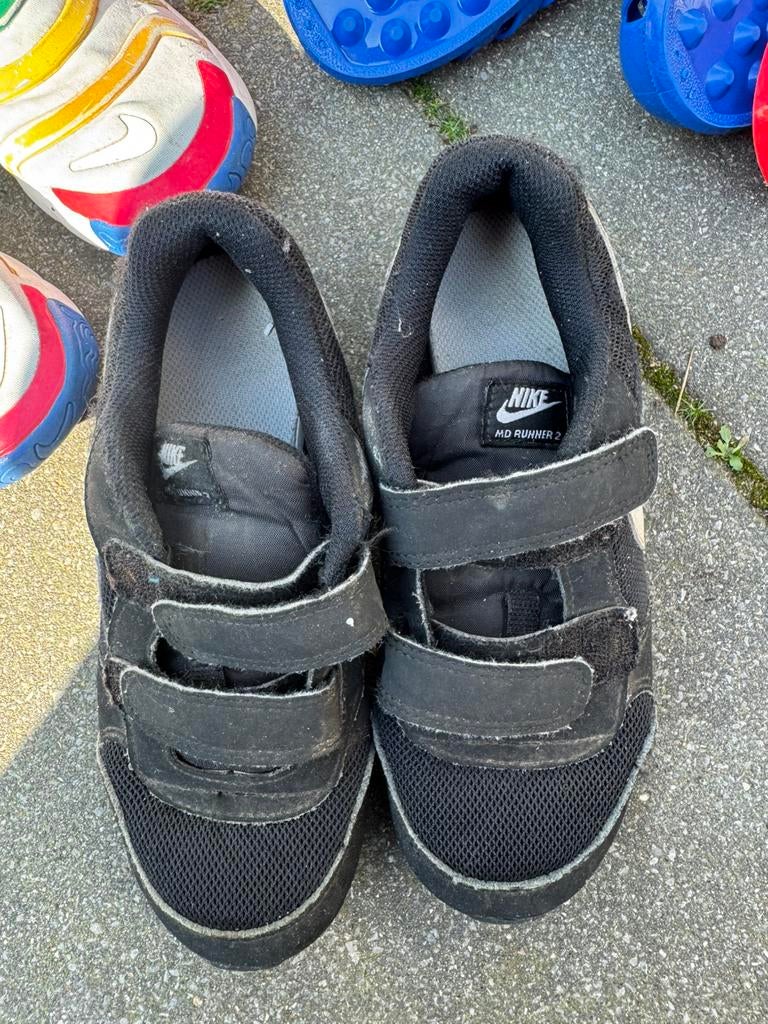 Nike maat 33, Ophalen of Verzenden, Zo goed als nieuw, Jongen of Meisje, Sportschoenen