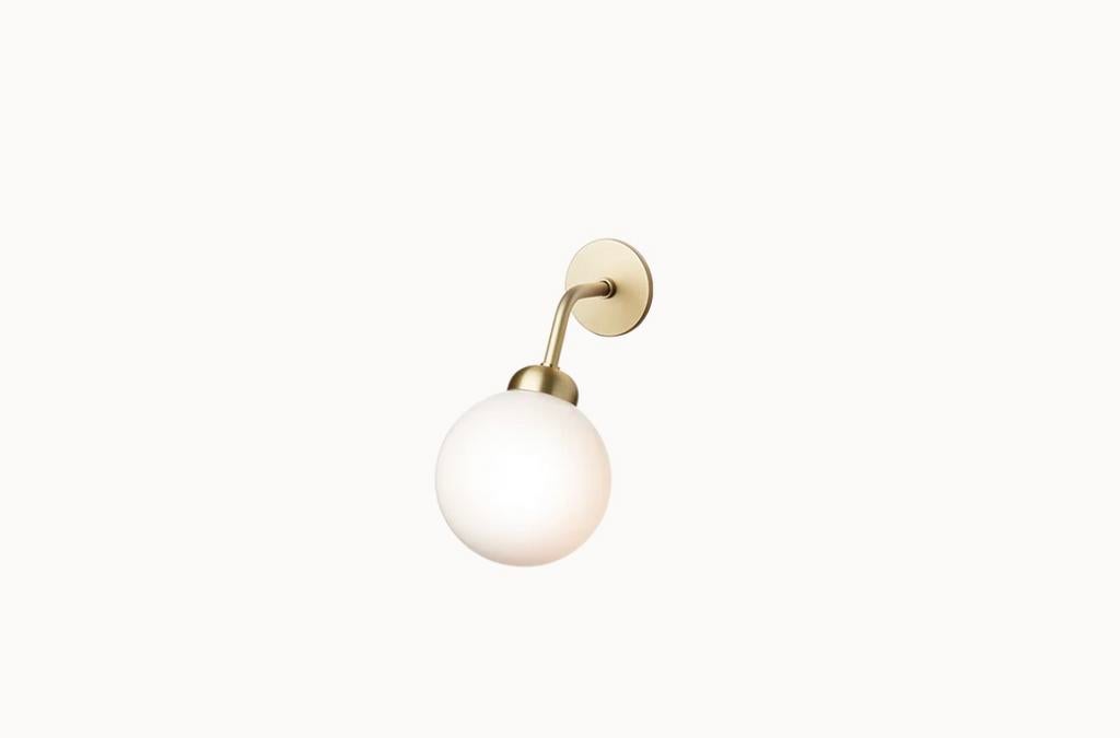 Wandlamp goud/melkglas wit bolletje van Nuura, 2 stuks, Ophalen of Verzenden, Nieuw, Glas