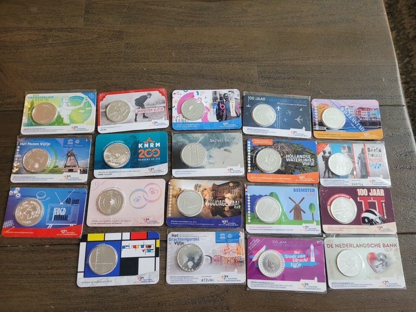Herdenkingsmunten vijfjes coincards diverse soorten 19x, Ophalen of Verzenden, Koningin Beatrix, Euro's, Losse munt