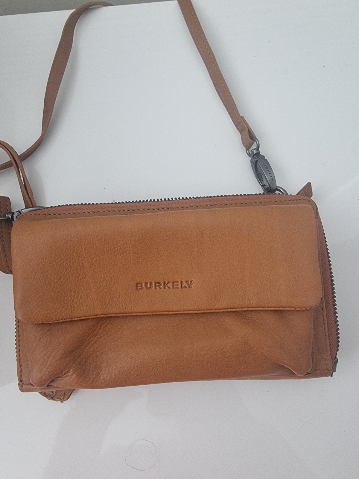 Burkely leren portemonnee/telefoontasje - Cognac, Overige merken, Bruin, Ophalen of Verzenden, Zo goed als nieuw
