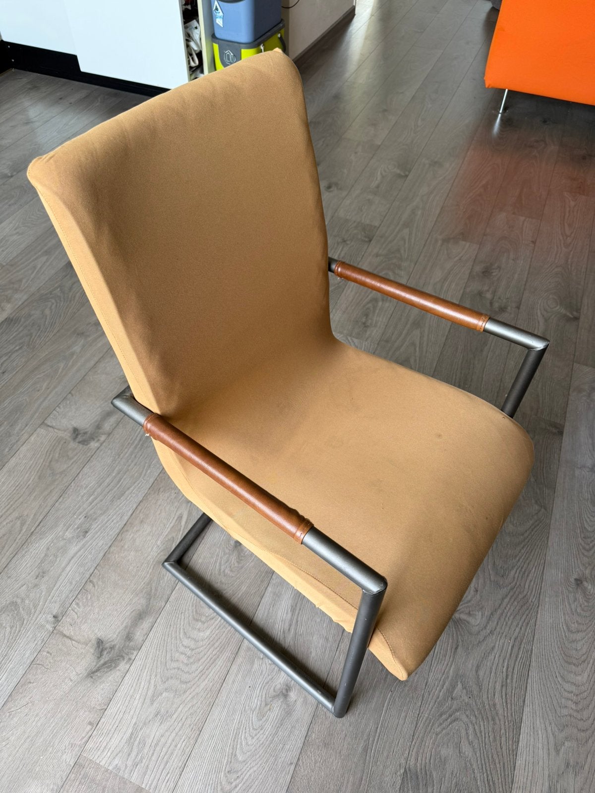4 stoelen met metalen frame, Ophalen, Zo goed als nieuw, Leer