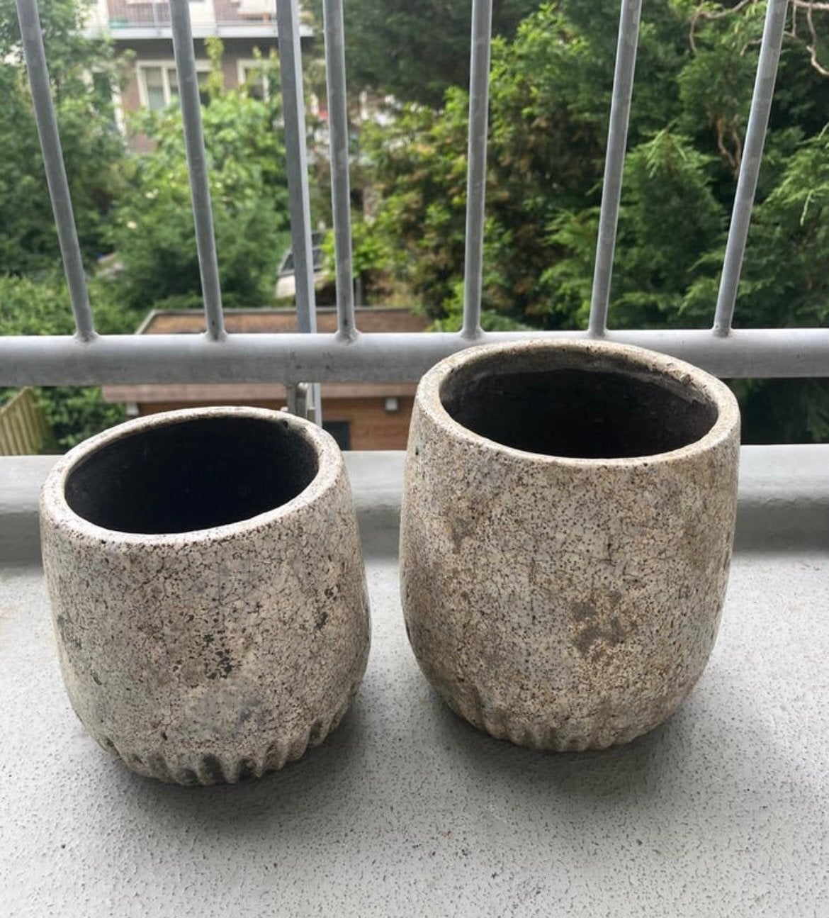 Twee gebruikte bloempotten, diverse maten, Tuin en Terras, Ophalen, Steen, Gebruikt, Minder dan 30 cm
