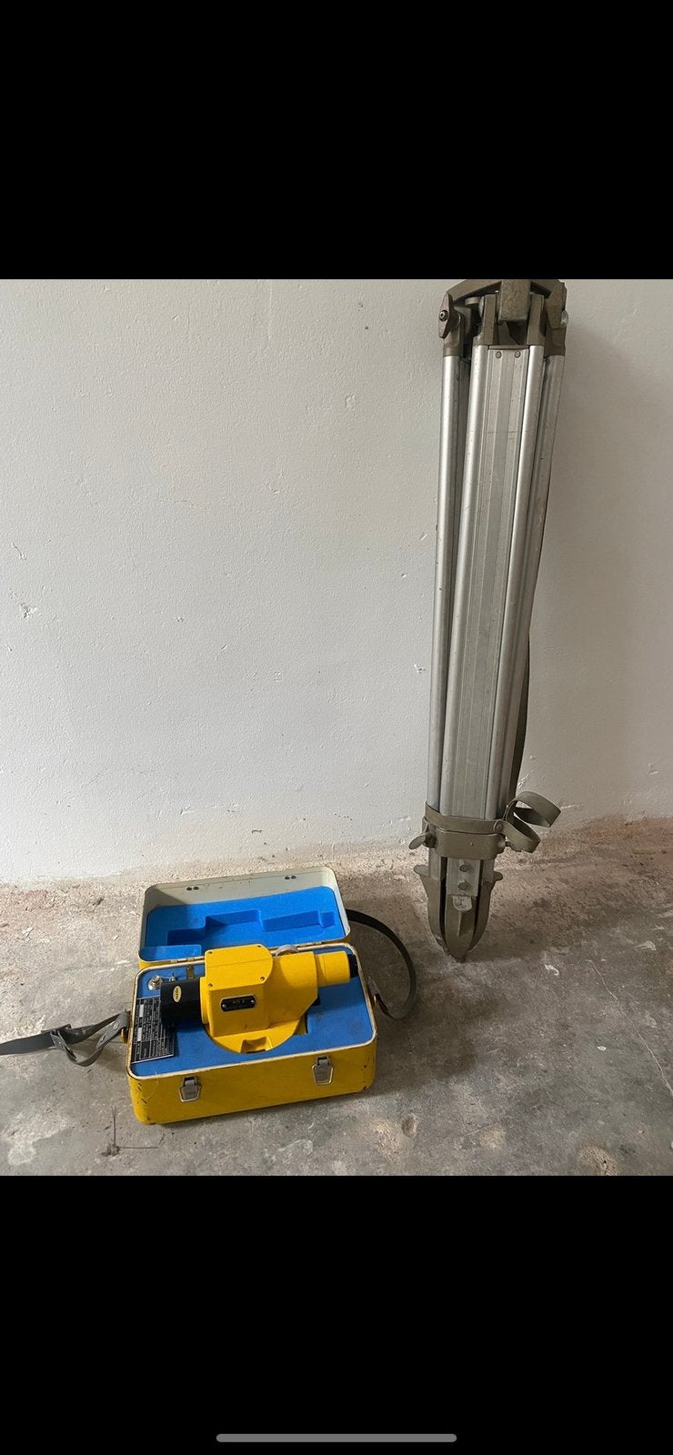 Breithaupt Kassel oude landmeter met statief compleet in kof, Ophalen, Zo goed als nieuw