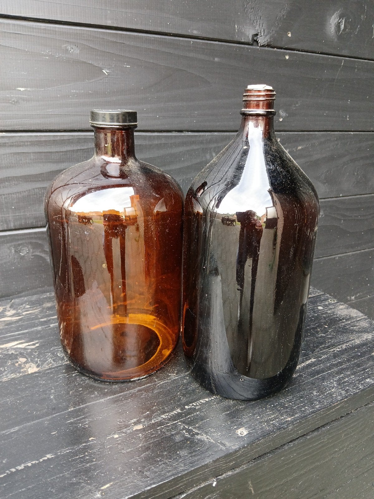 Te koop 2 flessen vazen, Ophalen, Overige kleuren, Minder dan 50 cm, Glas