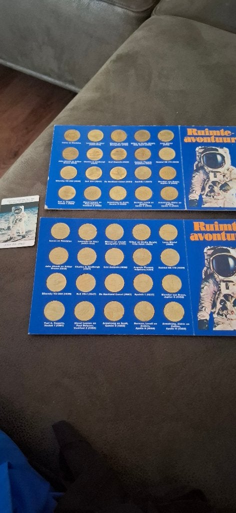 2 x Shell Ruimte-avontuur penningen +mooi oud kaartje, Postzegels en Munten, Ophalen, Overige materialen, Nederland