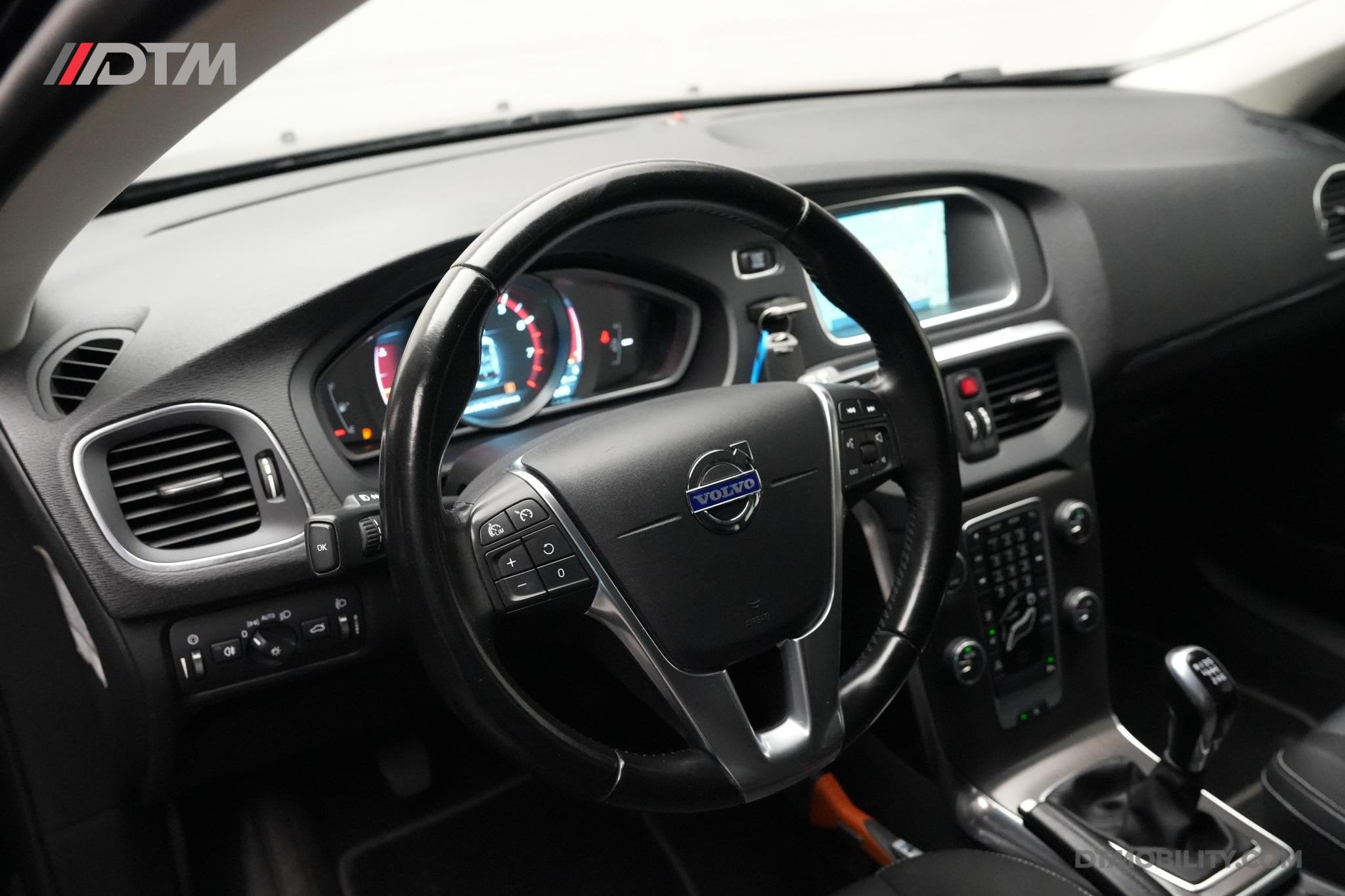 Volvo V40 1.6 T3 Momentum | Origineel Nederlands, Voorwielaandrijving, Gebruikt, 4 cilinders, 150 pk