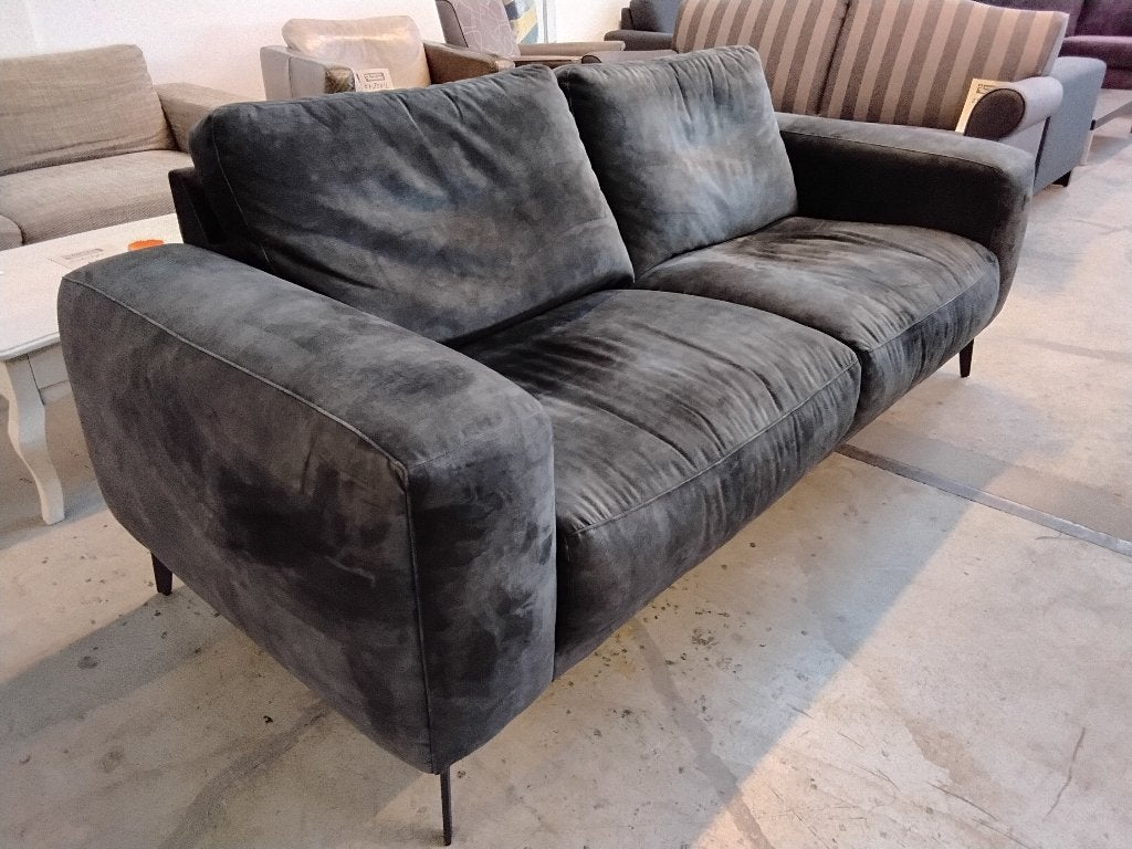 Bank zwart, 210cm voor 175=.  Second Life Wolvega., Huis en Inrichting, Banken | Bankstellen, Ophalen, Minder dan 75 cm, Driepersoons
