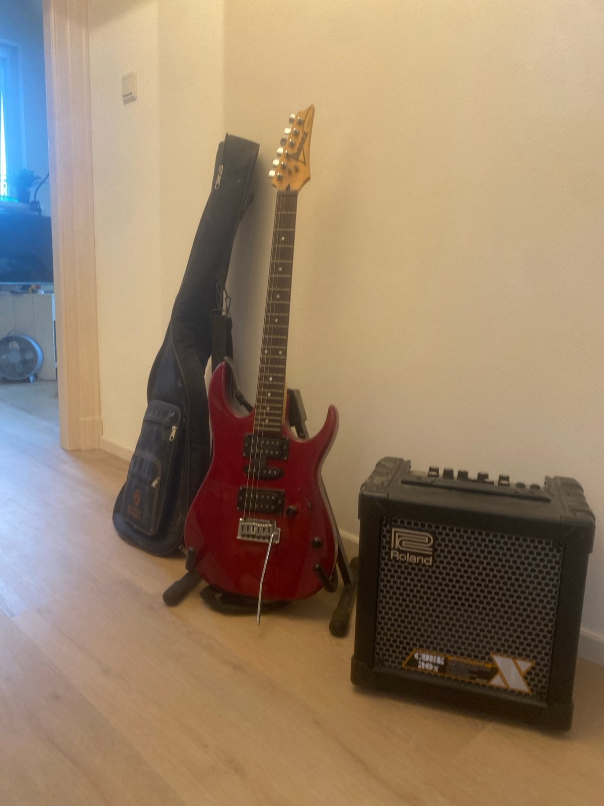 Elektrische gitaar met versterker en gitaartas, Ophalen, Gebruikt, Ibanez, Met versterker
