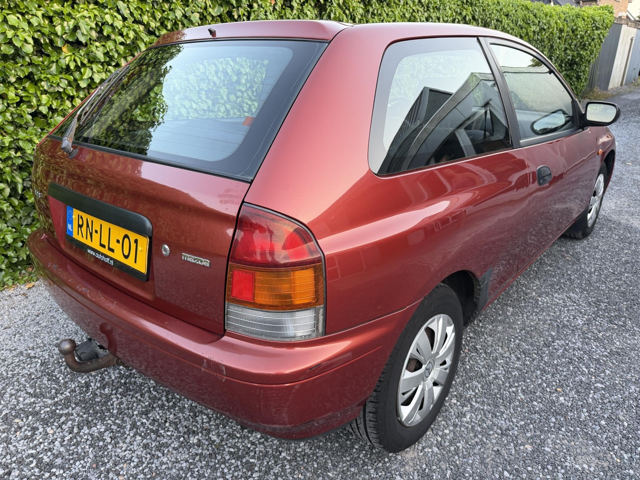 Mazda 323 1.5i P LX | Trekhaak | Radio / CD | APK tot 05-10-, Voorwielaandrijving, Stof, 4 cilinders, 400 kg
