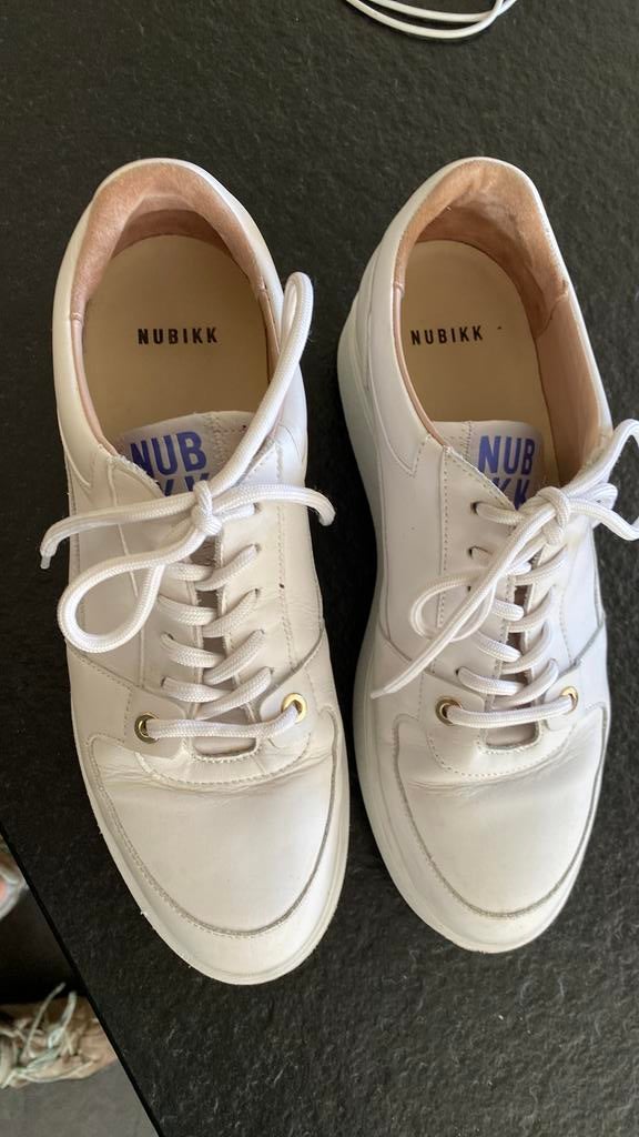Witte nubikk sneakers mt 41, Kleding | Dames, Schoenen, Ophalen of Verzenden, Zo goed als nieuw, Wit, Sneakers of Gympen