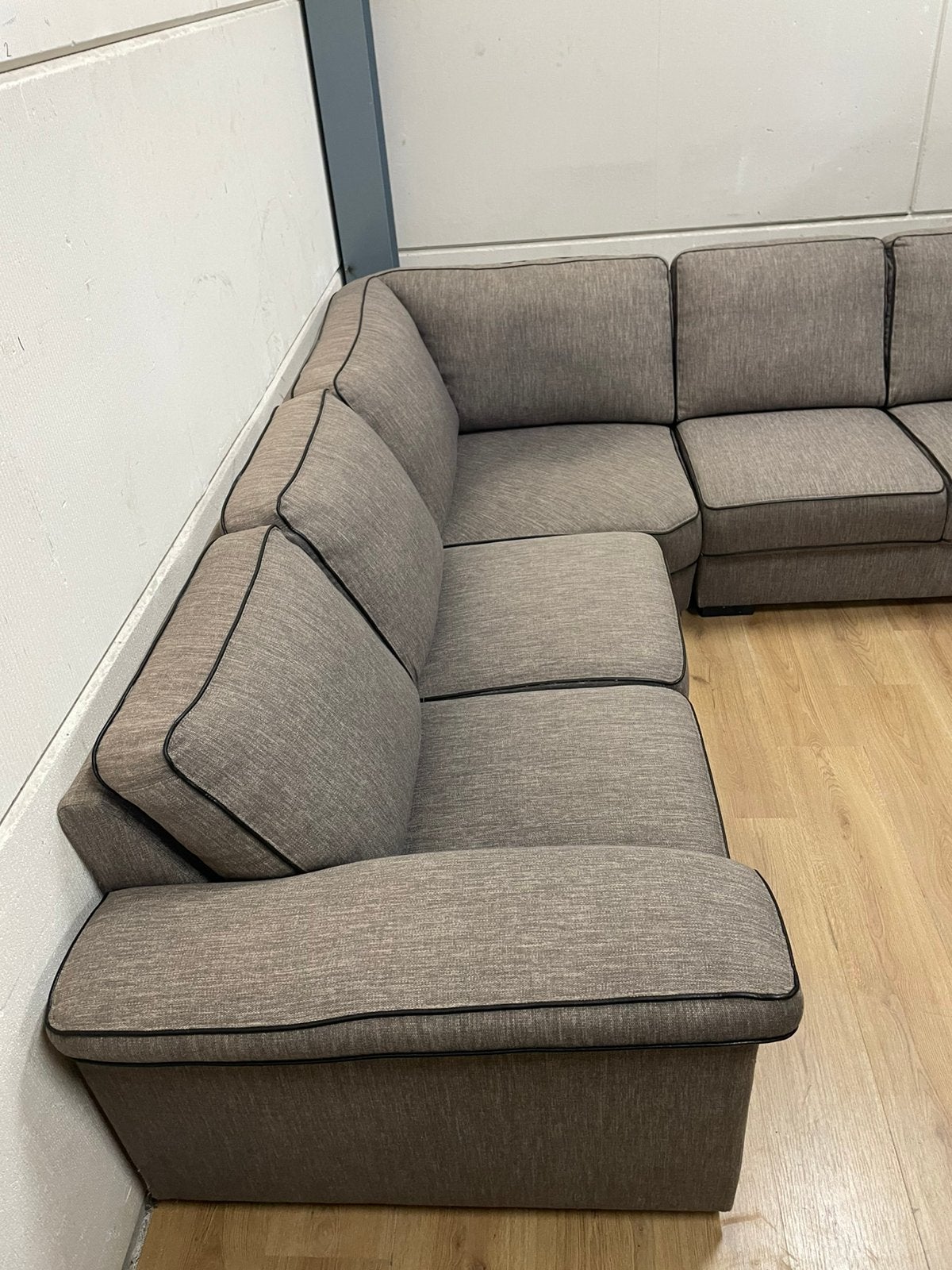Mooie luxe taupe grijze hoekbank - GEREINIGD!!!, Ophalen, 250 tot 300 cm, Luxe, Hoekbank