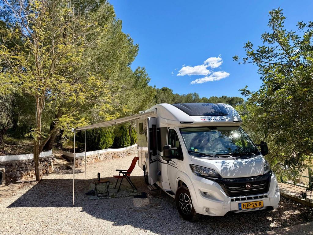 2025: Adria Coral Axess 600SL. Als nieuw. Met vele extras, Automaat, Koelkast, Ringverwarming, Fiat
