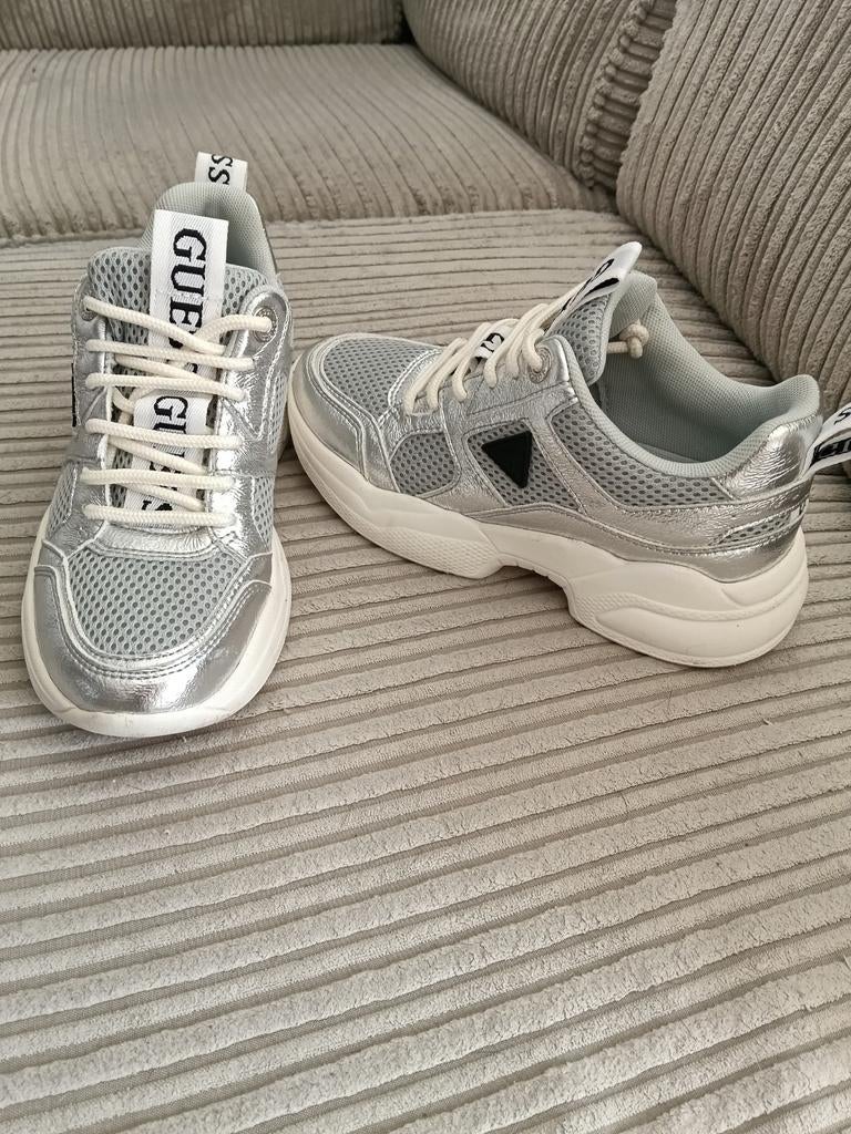Nieuwe Guess sneakers maat 35, Nieuw, Ophalen of Verzenden, Sneakers of Gympen, Overige kleuren