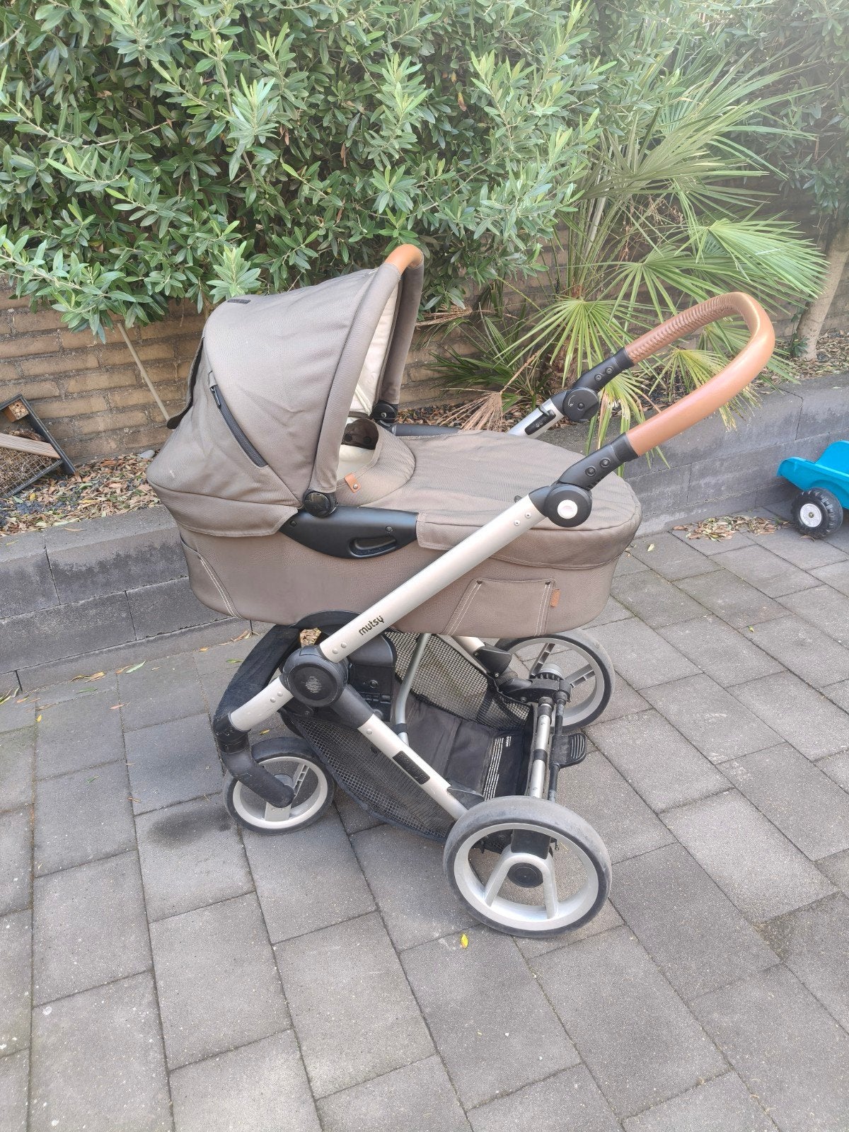 Mutsy kinderwagen olijfgroen met veel accessoires, Ophalen