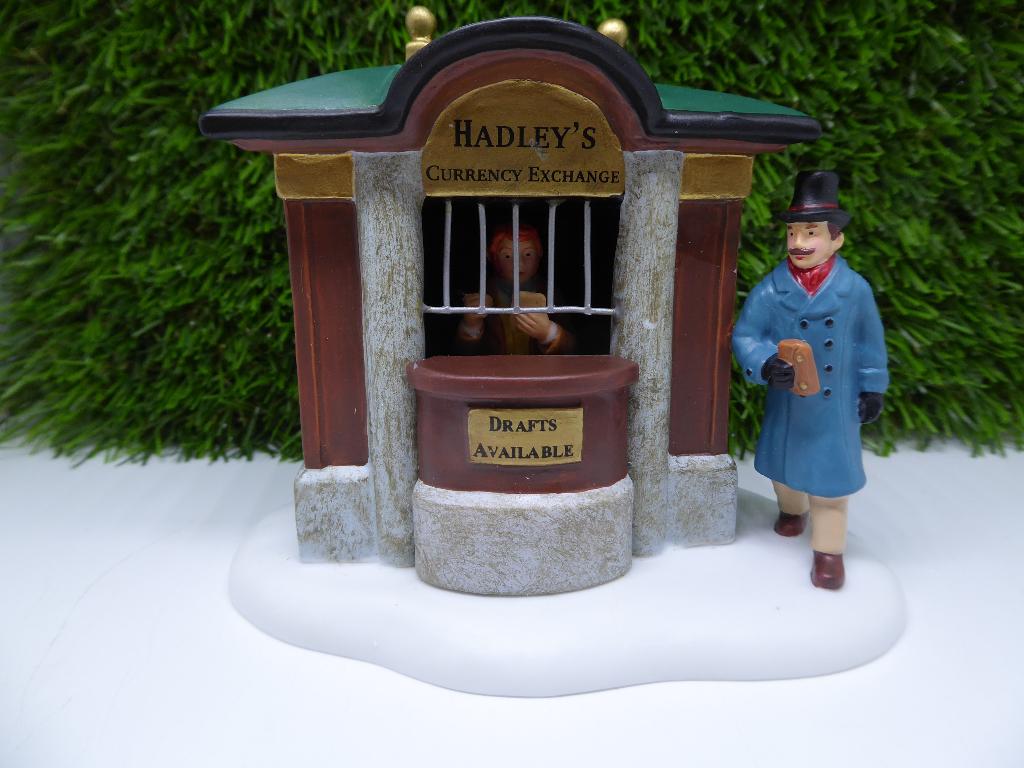 Department 56 - Hadley,s currency exchange - Ik ruim op, Ophalen of Verzenden, Zo goed als nieuw