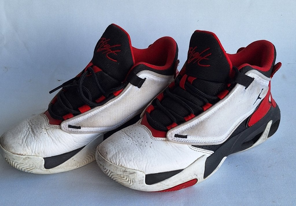 Jordan Flight wit met rood, Wit, Ophalen of Verzenden, Sneakers of Gympen, Gedragen