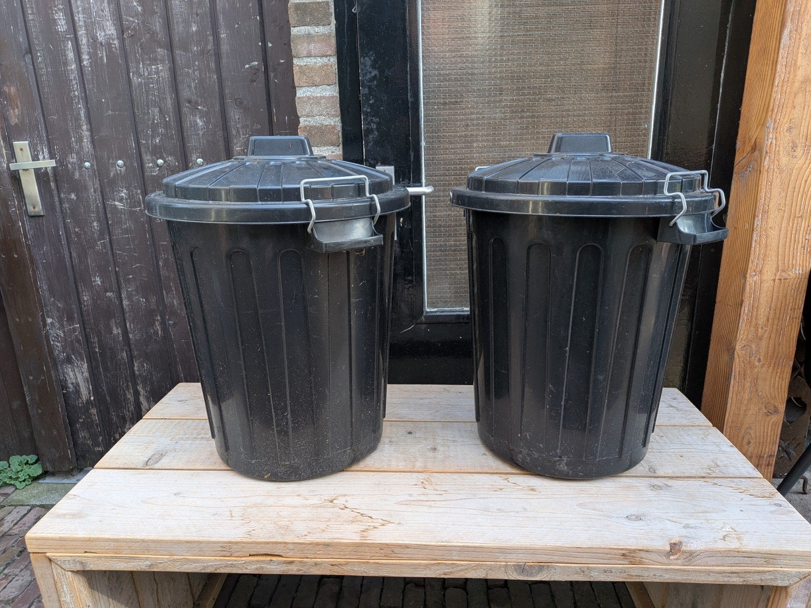 1x Curver Kongo Vuilnisbak / Voerton (45L)
Originele Curver, Ophalen, Hond