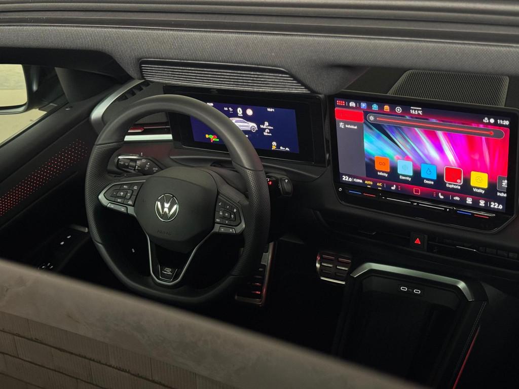 Volkswagen T-Roc 1.5 eTsi R-Line / Nieuw / Pano / Blackpack, 1374 kg, Stof, Euro 6, 4 cilinders