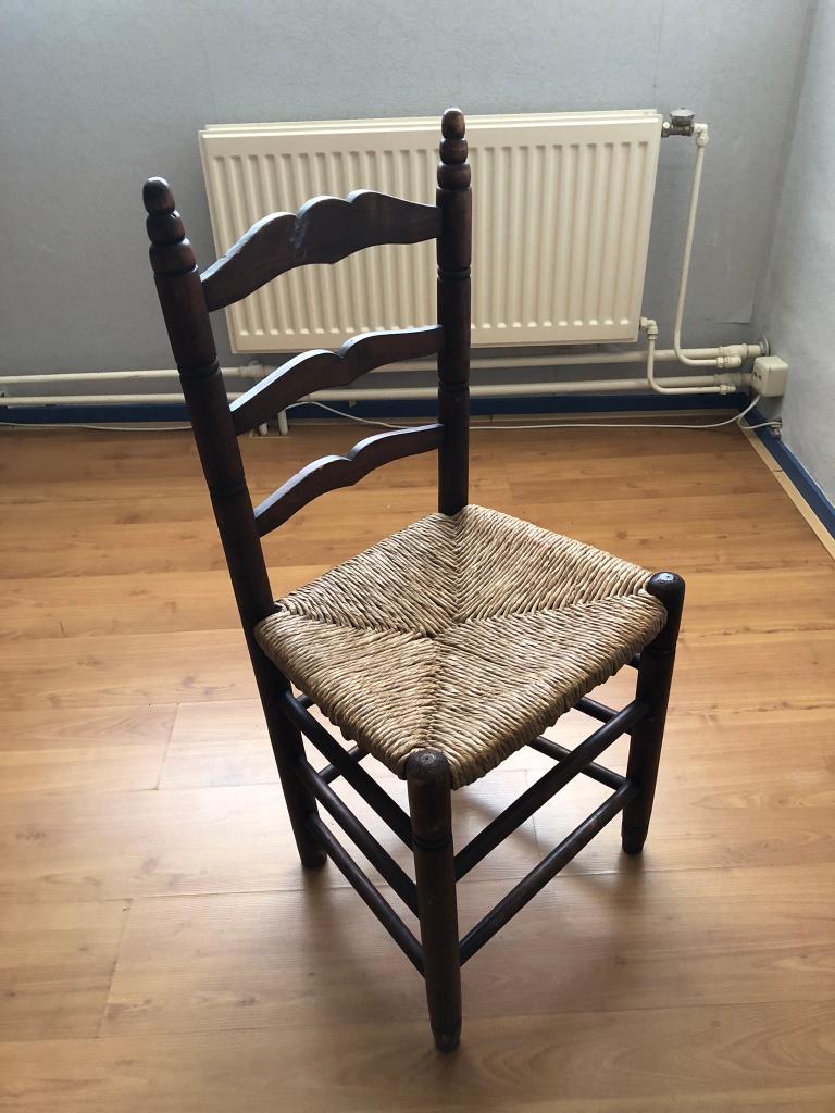 Stoel met rieten zitting, Huis en Inrichting, Stoelen, Ophalen, Gebruikt, Bruin, Hout met riet