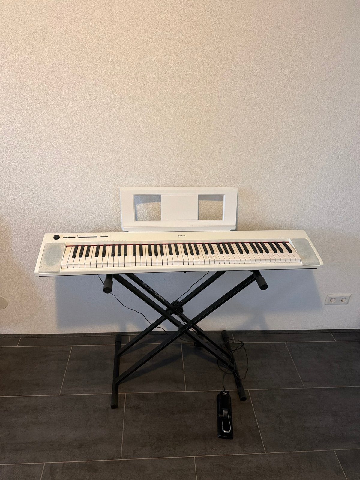 Yamaha Piaggero NP-12B Digitale Piano met Standaard, Wit, Digitaal, Ophalen of Verzenden, Zo goed als nieuw