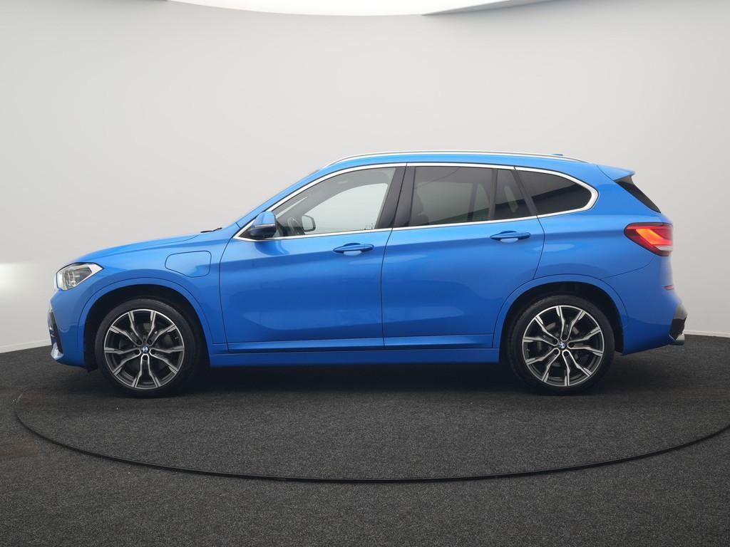 BMW X1 xDrive25e M Sport PHEV 221pk Dealer O.H. | Camera | S, Gebruikt, Lichtsensor, Blauw, Leder en Stof