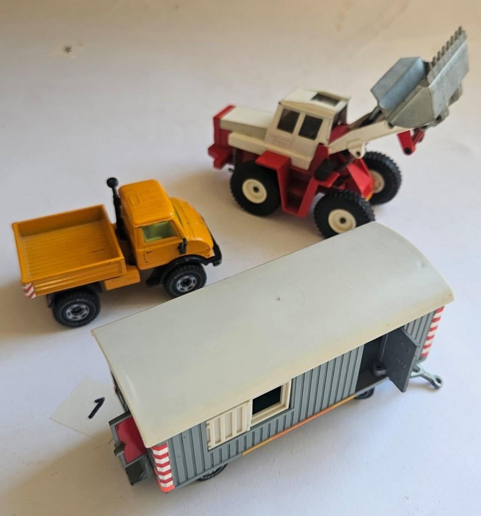 Siku 2519 Mercedes Unimog met bouwkeet / Shovel Zettelmeyer, Hobby en Vrije tijd, Modelauto's | 1:50, Ophalen of Verzenden, Gebruikt