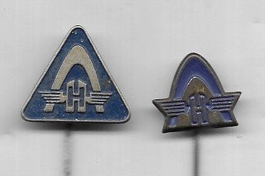 2 X HANOMAG VERSCHILLENDE SPELDEN, Ophalen of Verzenden, Gebruikt, Merk, Speldje of Pin