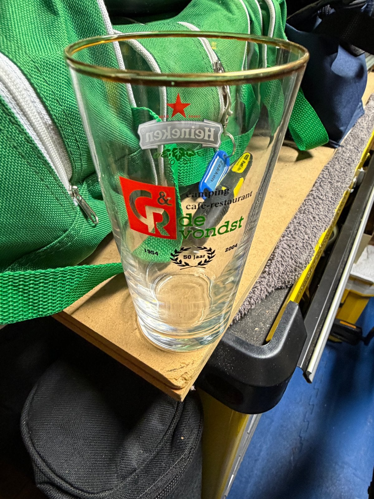 Dubbeldruk glas van Heineken 50 jaar de vondst, Verzamelen, Glas en Borrelglaasjes, Ophalen of Verzenden, Zo goed als nieuw, Bierglas