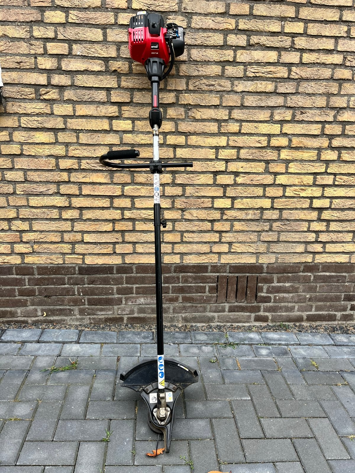 MTD 827 M Benzine Grastrimmer, Tuin en Terras, Ophalen, Zo goed als nieuw, Benzine-grasmaaier