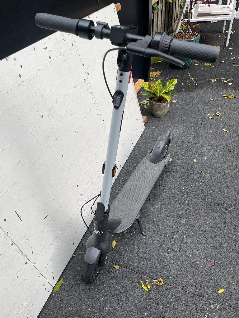 E-step Segway Ninebot G30D II Audi editie, Ophalen, Zo goed als nieuw, Elektrische step (E-scooter), Segway-Ninebot