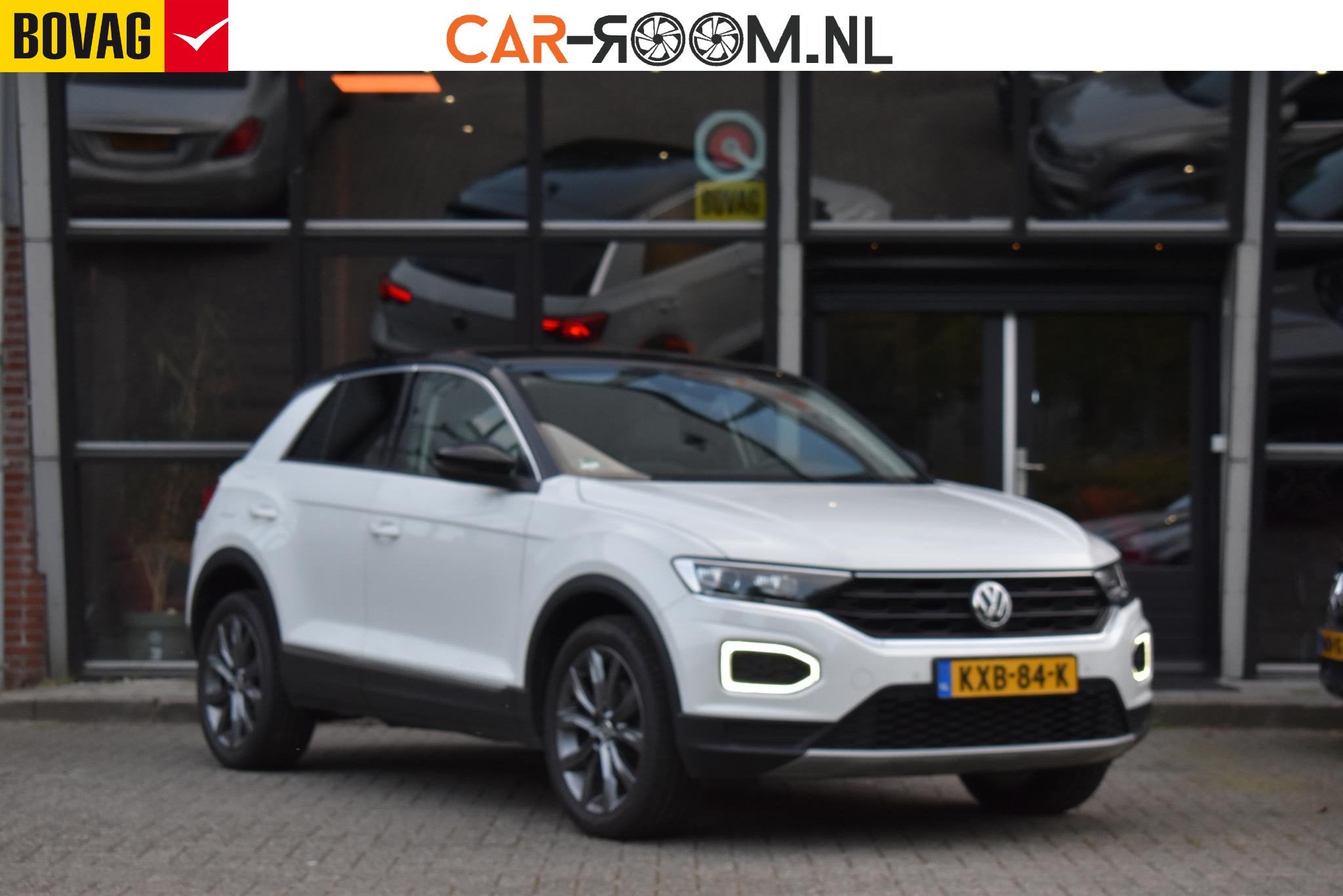 Volkswagen T-Roc 1.5 TSI Sport Lane Stoel.vw Xenon Led Sfeer, Auto's, Dealer onderhouden, 4 cilinders, Leder, Bedrijf
