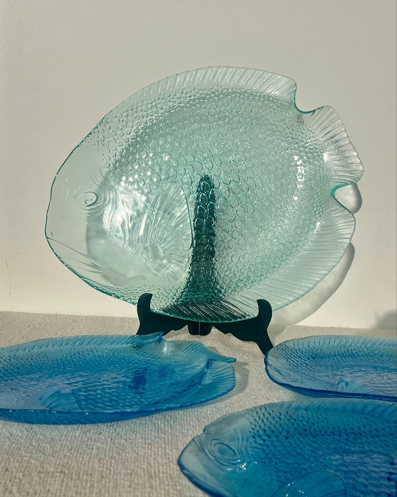 vintage blauwe glazen schaal en bordjes visvorm, Ophalen of Verzenden, Glas, Overige stijlen, X