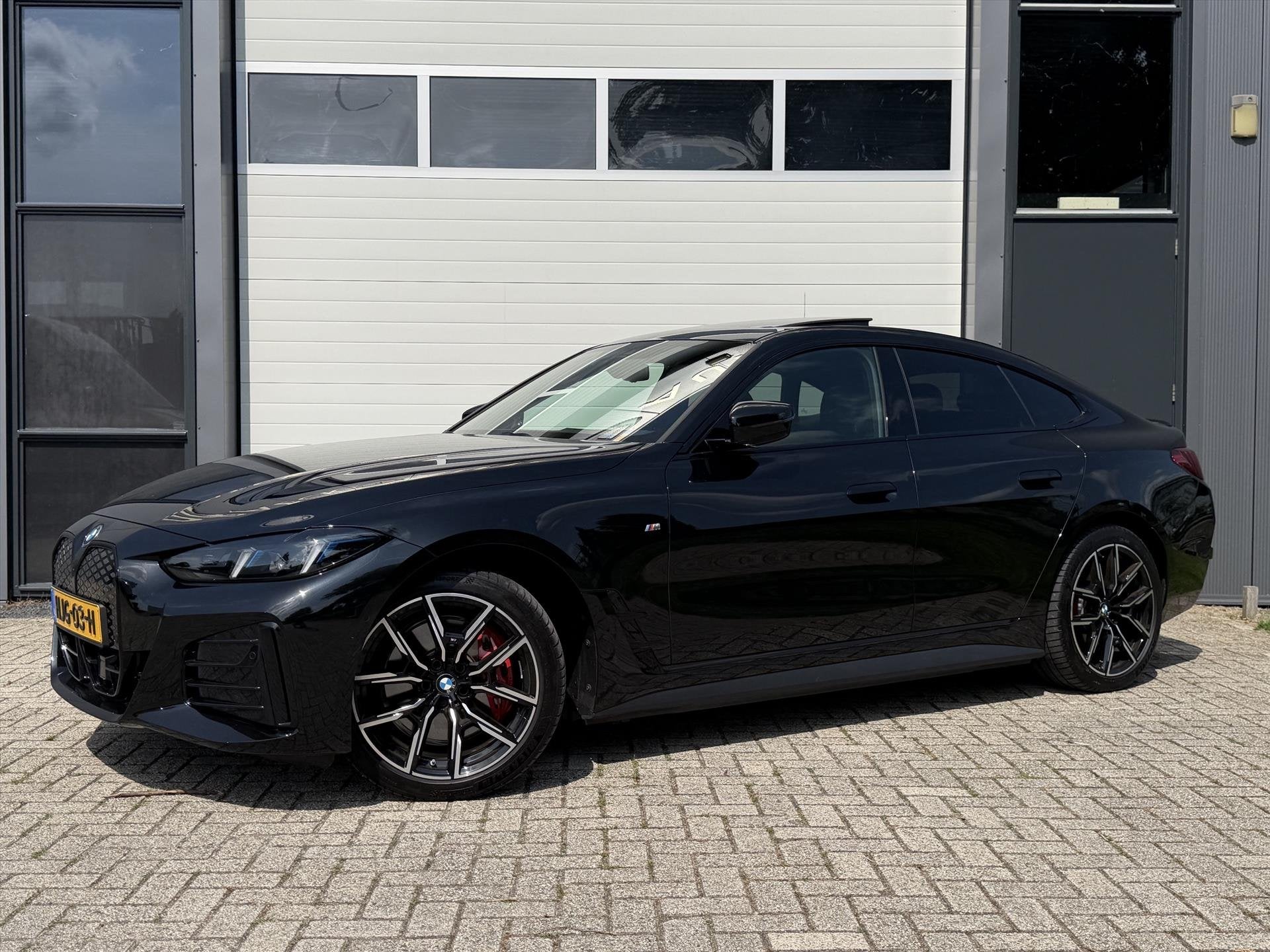 BMW I4 (g26) eDrive35 286pk, Auto's, BMW, Gebruikt, Zwart, Zwart, 1975 kg