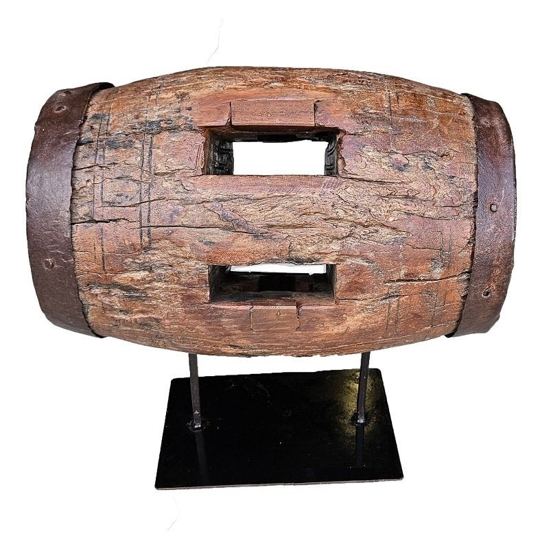 Tonwiel Decoratie Houten Beeld Op Standaard Wielnaaf Hout, Overige typen, Overige onderwerpen, Ophalen of Verzenden, 20 - 50 cm