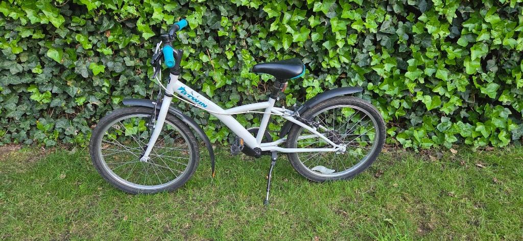 B’Twin 20 inch kinderfiets – wit met blauwe handvatten, Ophalen, 20 inch of meer, Gebruikt, Velgrem
